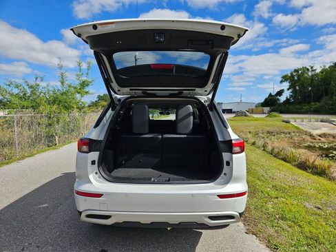 Used 2024 Mitsubishi Outlander SE image 10