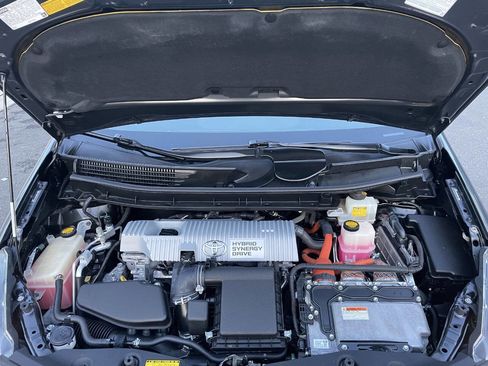 Used 2012 Toyota Prius V Three image 4