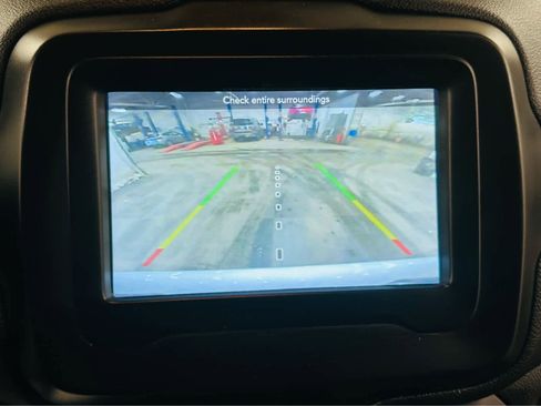 Certified 2021 Jeep Renegade Latitude AWD/4WD image 10