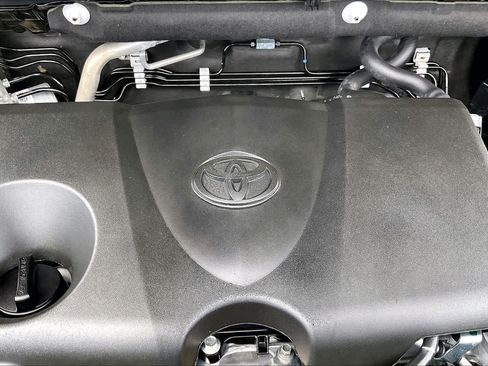 Used 2025 Toyota RAV4 XLE FWD image 33
