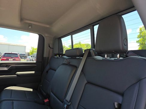 Used 2025 GMC Sierra 3500 SLT w/ SLT Convenience Package AWD/4WD image 17