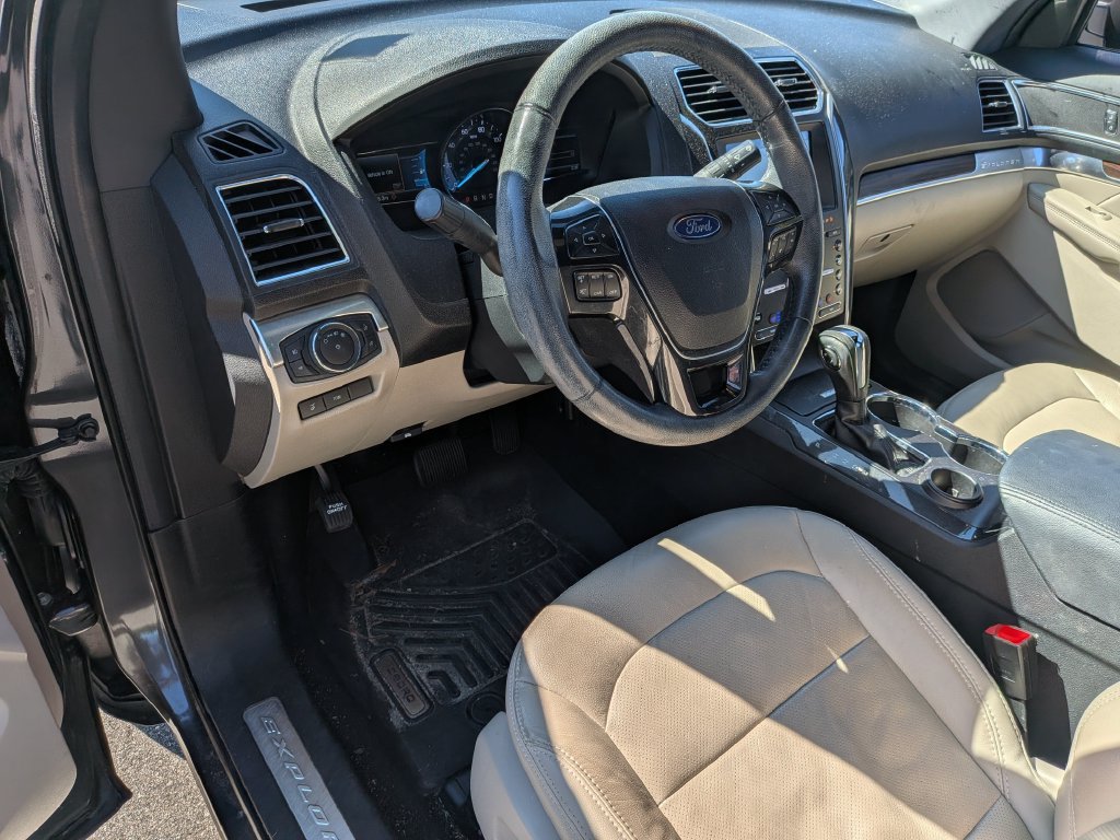 Used 2019 Ford Explorer Limited w/ Class III Trailer Tow Package FWD image 12