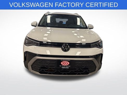 Used 2025 Volkswagen Taos SE AWD/4WD image 2