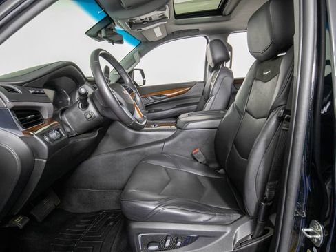 Used 2019 Cadillac Escalade ESV Luxury image 18