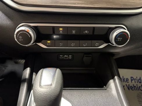 Used 2025 Nissan Altima 2.5 SV FWD image 18