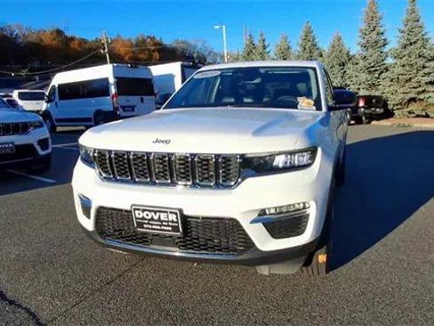 Certified 2023 Jeep Grand Cherokee Limited w/ Trailer Tow Prep Group (B) image 3