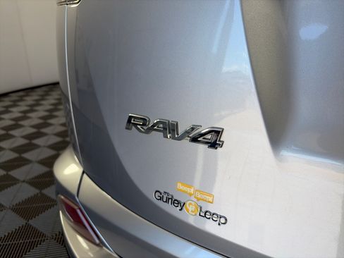 Used 2017 Toyota RAV4 XLE AWD/4WD image 17