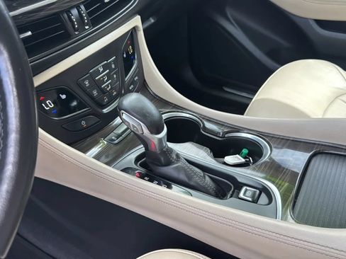 Used 2019 Buick Envision Essence FWD image 37