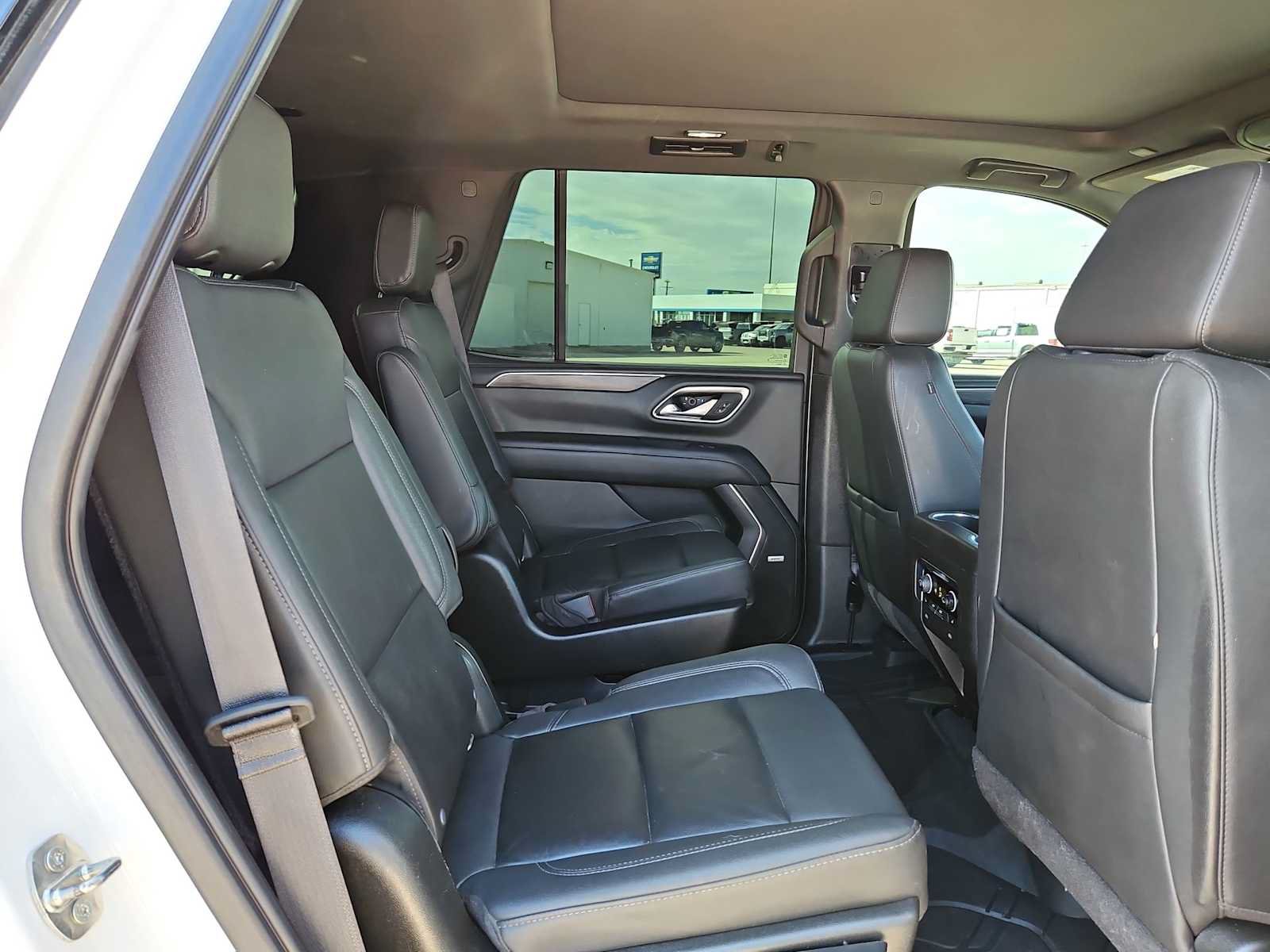 Used 2021 Chevrolet Tahoe Z71 w/ Z71 Off-Road Package AWD/4WD image 17
