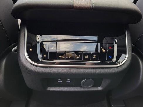 New 2025 Nissan Armada Platinum w/ Convenience Package image 23