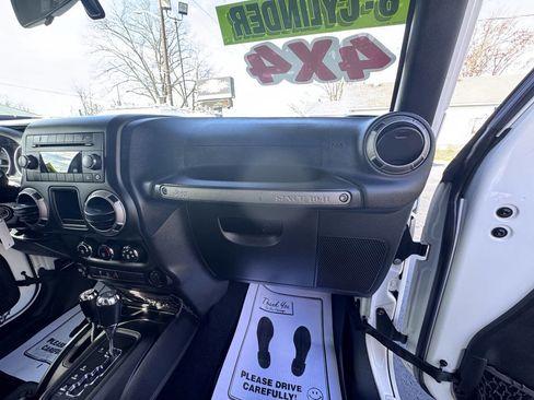 Used 2016 Jeep Wrangler Unlimited Sport w/ Connectivity Group image 39