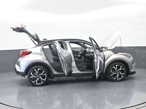 Used 2019 Toyota C-HR XLE FWD image 71