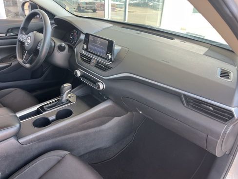 Used 2024 Nissan Altima 2.5 S FWD image 22