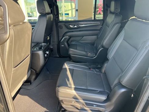 Used 2024 GMC Yukon XL Denali image 24