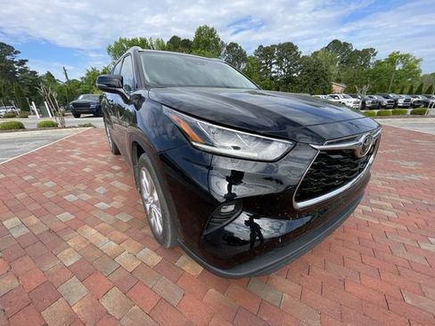 Used 2022 Toyota Highlander Limited image 6