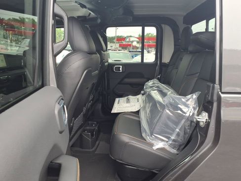 New 2026 Jeep Gladiator Sport AWD/4WD image 7