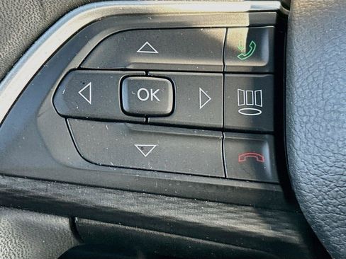 Used 2023 Jeep Grand Cherokee L Laredo AWD/4WD image 37