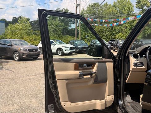 Used 2016 Land Rover LR4 HSE AWD/4WD image 17