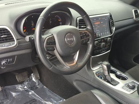 Certified 2022 Jeep Grand Cherokee Laredo X image 10