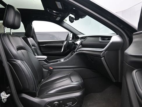 Used 2024 Jeep Grand Cherokee L Limited w/ Luxury Tech Group II image 33