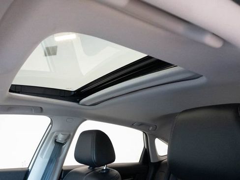 Used 2023 Honda Civic Touring image 4