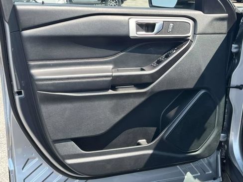 Used 2020 Ford Explorer XLT w/ Equipment Group 202A AWD/4WD image 14