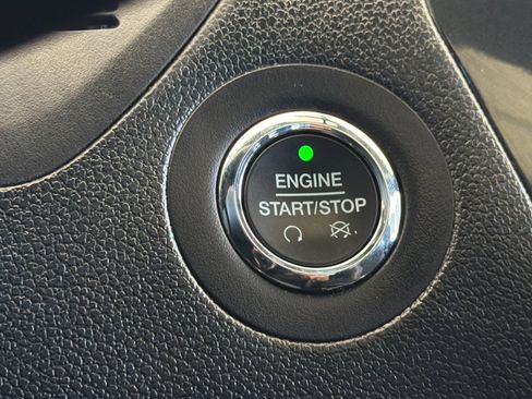 Used 2018 Ford Explorer XLT w/ Equipment Group 202A FWD image 25