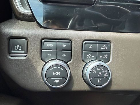 Used 2022 GMC Sierra 1500 SLT w/ SLT Premium Package AWD/4WD image 28