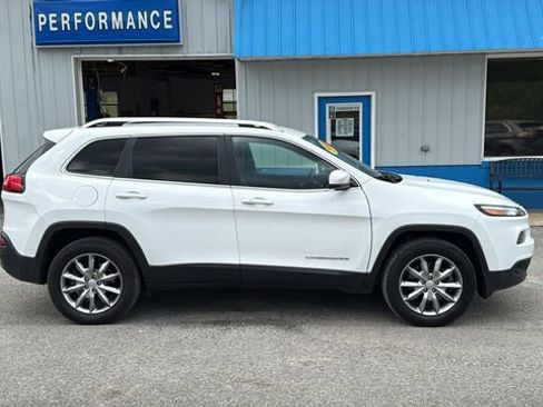 Used 2018 Jeep Cherokee Limited AWD/4WD image 4