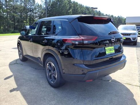 Used 2025 Nissan Rogue SV FWD image 4