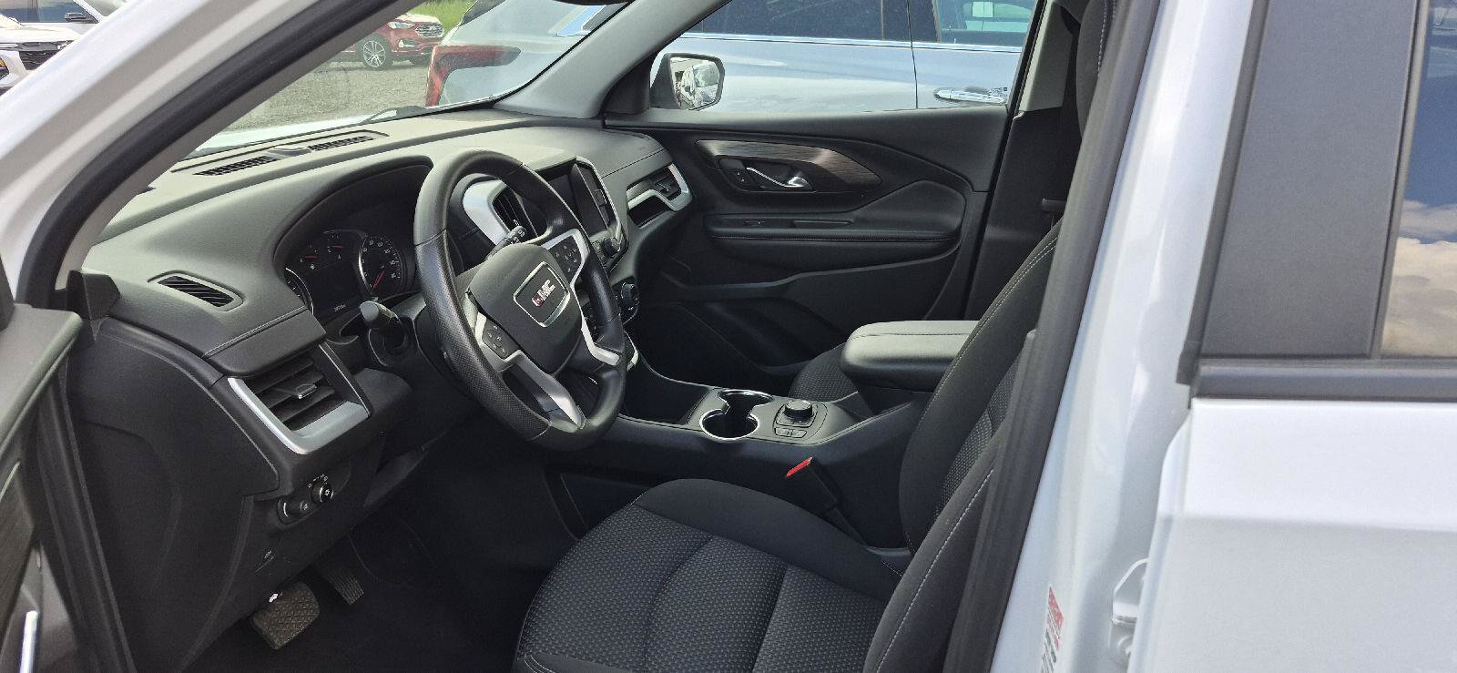 Used 2023 GMC Terrain SLE w/ Driver Convenience Package FWD image 5