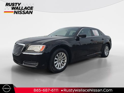 Used 2012 Chrysler 300 RWD image 1
