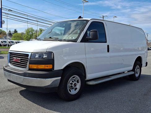 Used 2024 GMC Savana 2500 w/ Driver Convenience Package RWD image 3