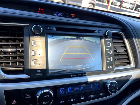 Used 2018 Toyota Highlander Limited image 27