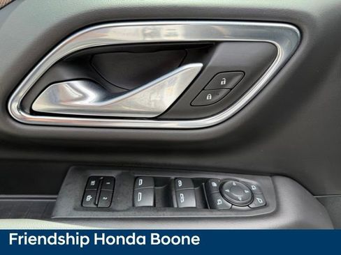 Used 2022 GMC Yukon XL AT4 w/ Technology Package AWD/4WD image 14