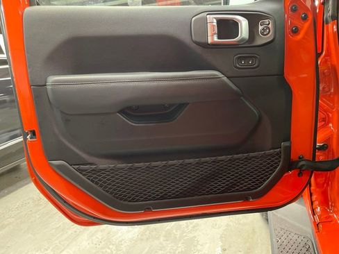 Certified 2020 Jeep Gladiator Overland w/ LED Lighting Group image 11