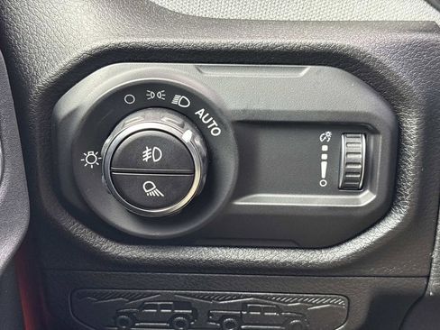 New 2025 Jeep Gladiator Sport image 12