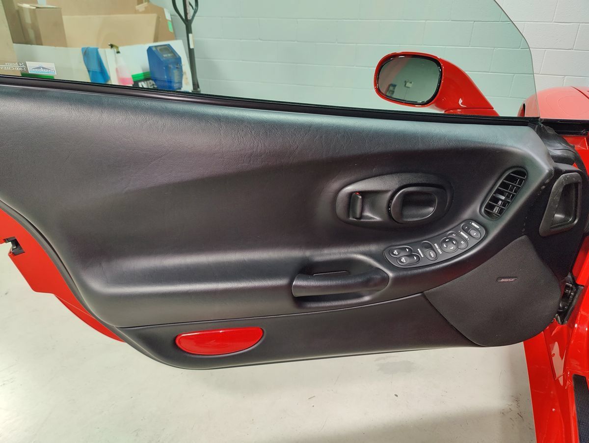 Used 2004 Chevrolet Corvette Z06 w/ Memory Package RWD image 22