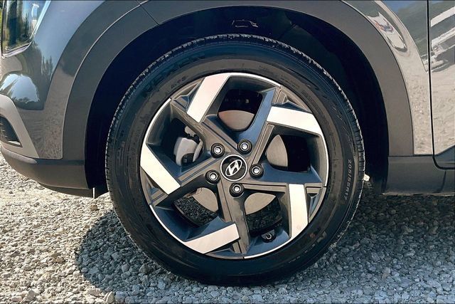 Used 2025 Hyundai Venue SEL FWD image 8