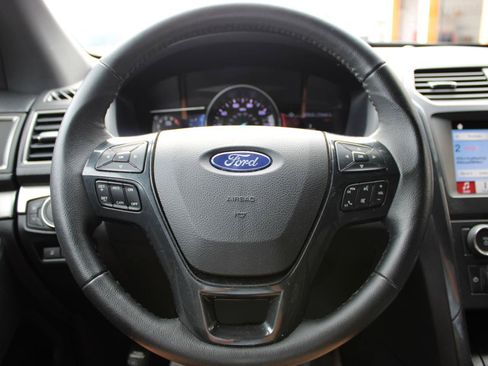 Used 2018 Ford Explorer XLT w/ Equipment Group 201A AWD/4WD image 19