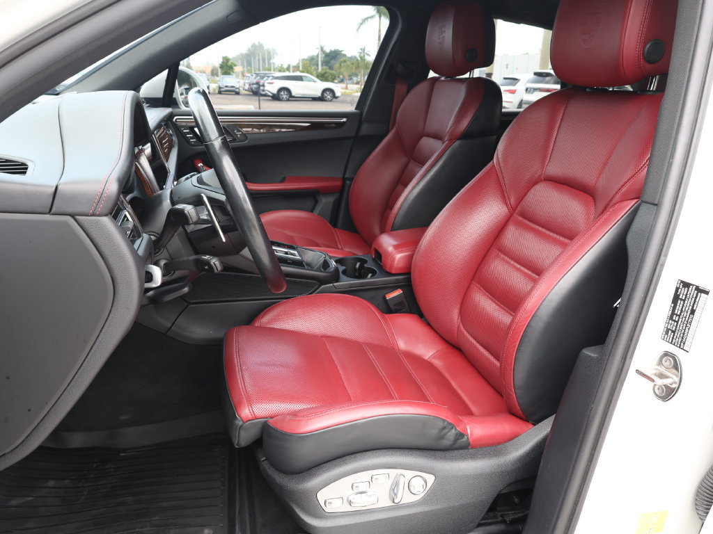 Used 2023 Porsche Macan Turbo AWD/4WD image 15