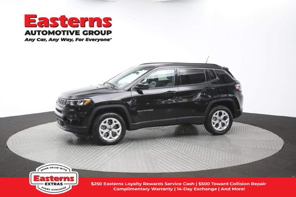 Used 2025 Jeep Compass Latitude w/ Sun & Sound Group AWD/4WD image 62