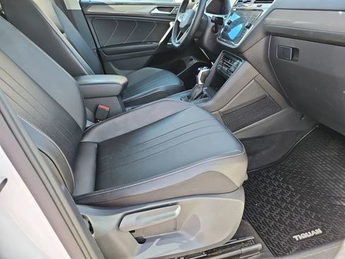 Used 2024 Volkswagen Tiguan SE FWD image 25