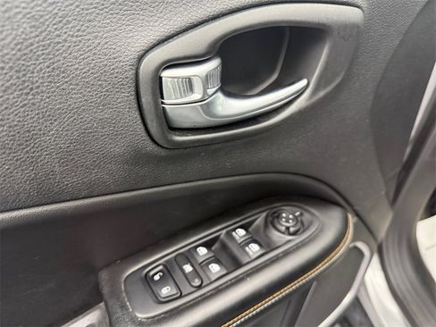 Used 2019 Jeep Compass Latitude w/ Cold Weather Group image 14