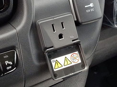 Used 2024 RAM ProMaster 2500 w/ Safety Group FWD image 20