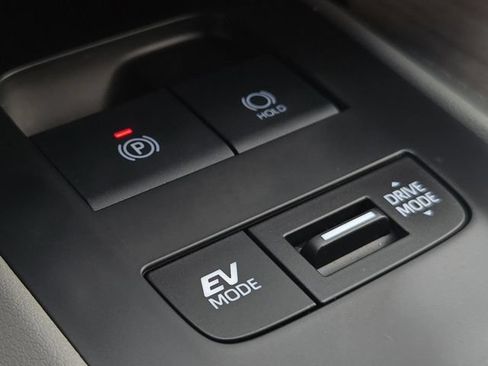 Certified 2021 Toyota Venza XLE w/ Softex Package AWD/4WD image 24