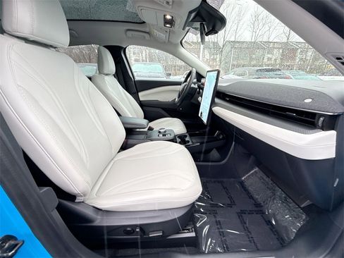 Used 2022 Ford Mustang Mach-E Premium image 26