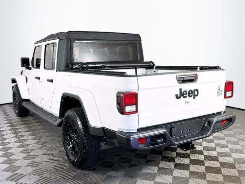 Used 2021 Jeep Gladiator Willys image 8