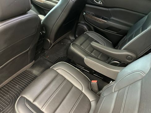 Used 2022 GMC Acadia Denali w/ Black Diamond Edition AWD/4WD image 13