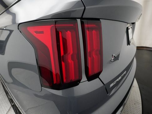 Certified 2023 Kia Sorento SX image 33